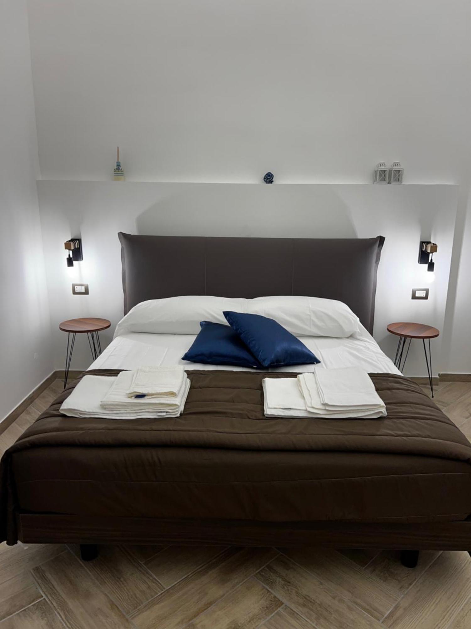 Dimora Dei Decumani Bed & Breakfast Naples Exterior photo